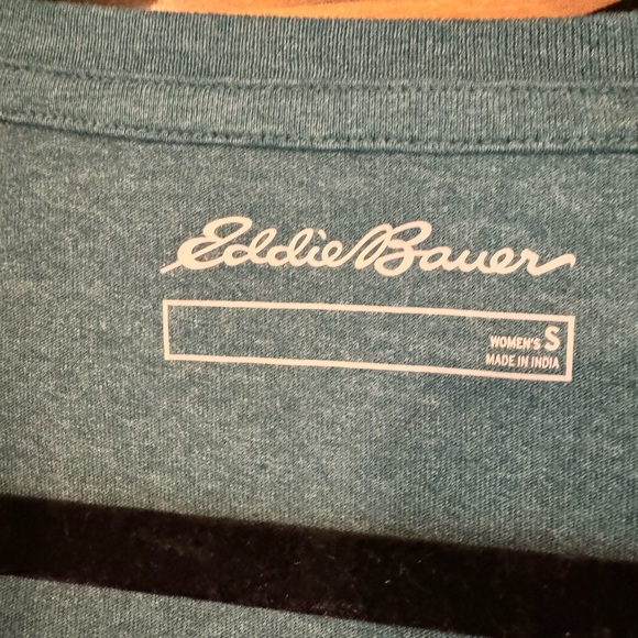 Eddie Bauer V Neck shirts Bundle of 4 shirts, Size Small.  Excellent Condition - Picture 2 of 2